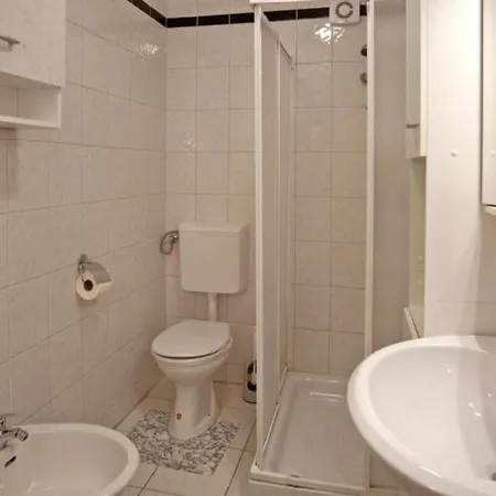 Apartment Wohnung Mit Garten Mit Gemeinsamem Schwimmbad *