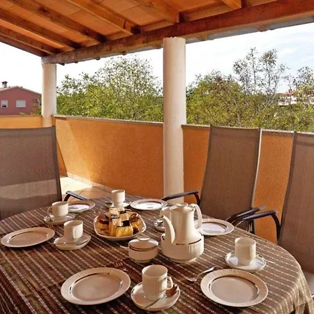 Apartment Wohnung Mit Garten Mit Gemeinsamem Schwimmbad Vinkuran